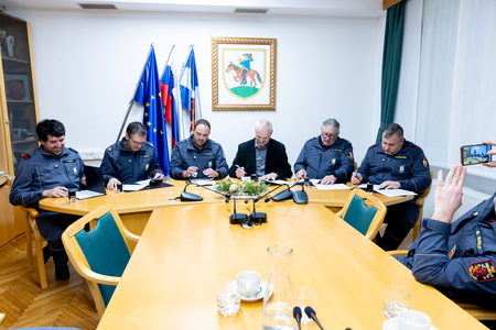 OBČINA PIVKA PODPIS POGODBE Z GASILCI 14.1.2026 - Valter Leban-0933